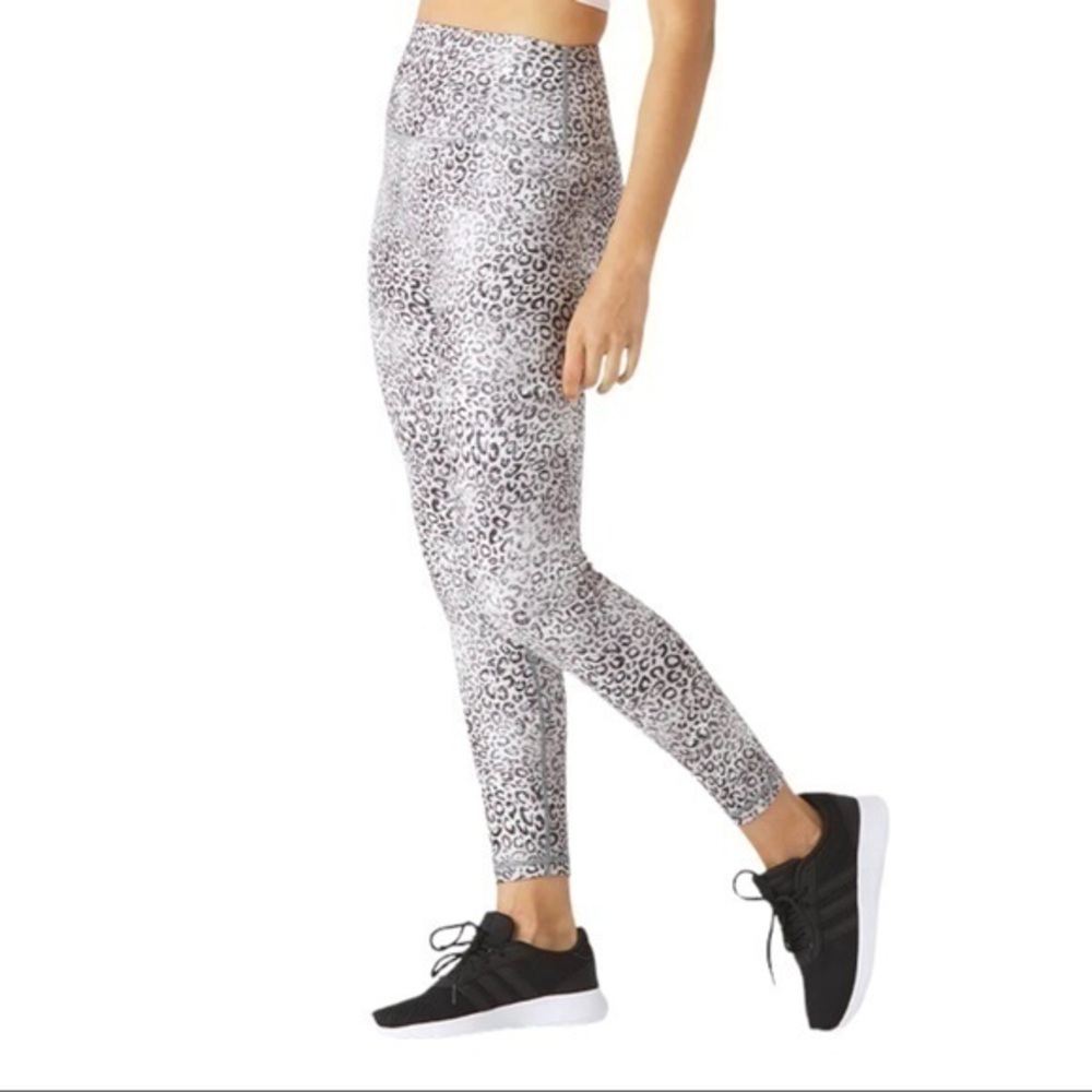 Glyder High Power High Waist Leggings in Snow Leopard Print Size XS